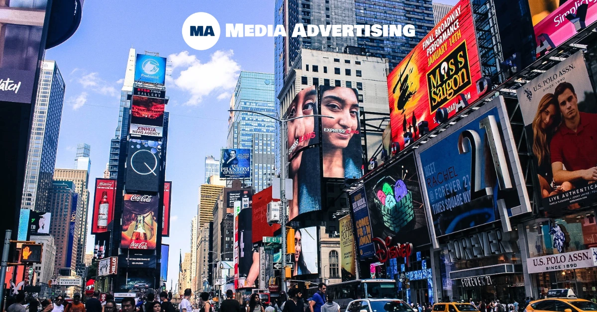 ilustrasi outdoor advertising sebagai salah satu bentuk dari media marketing