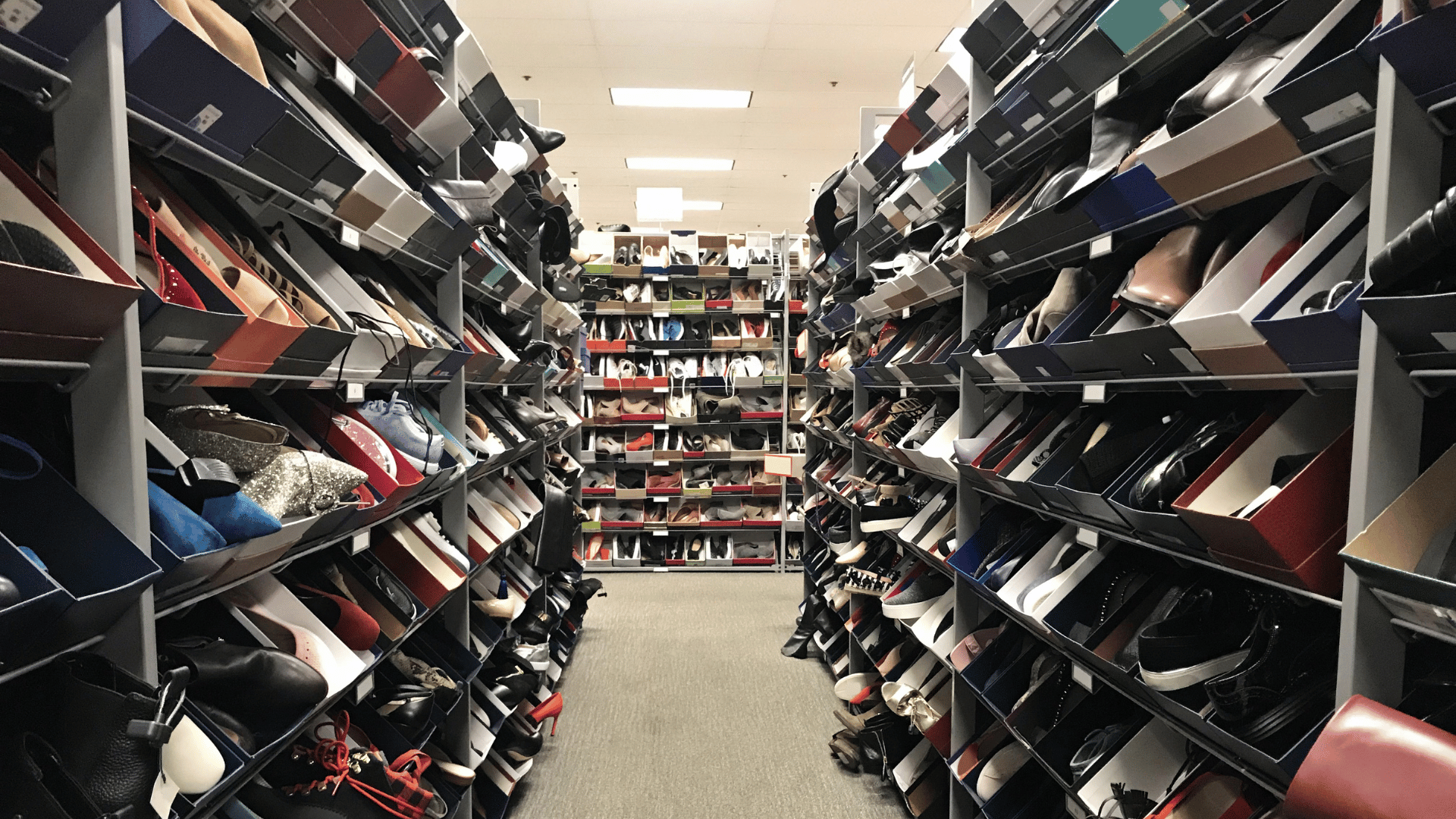 Neon Box Toko Sepatu: Media Promosi untuk Meningkatkan Visibilitas dan Branding Toko