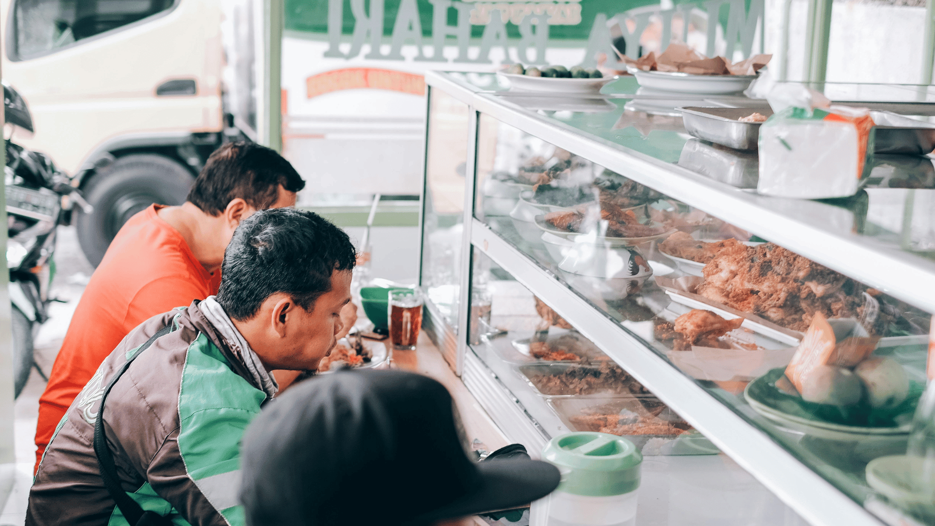 Neon Box Warung Makan: Media Promosi agar Usaha Kuliner Lebih Mudah Ditemukan